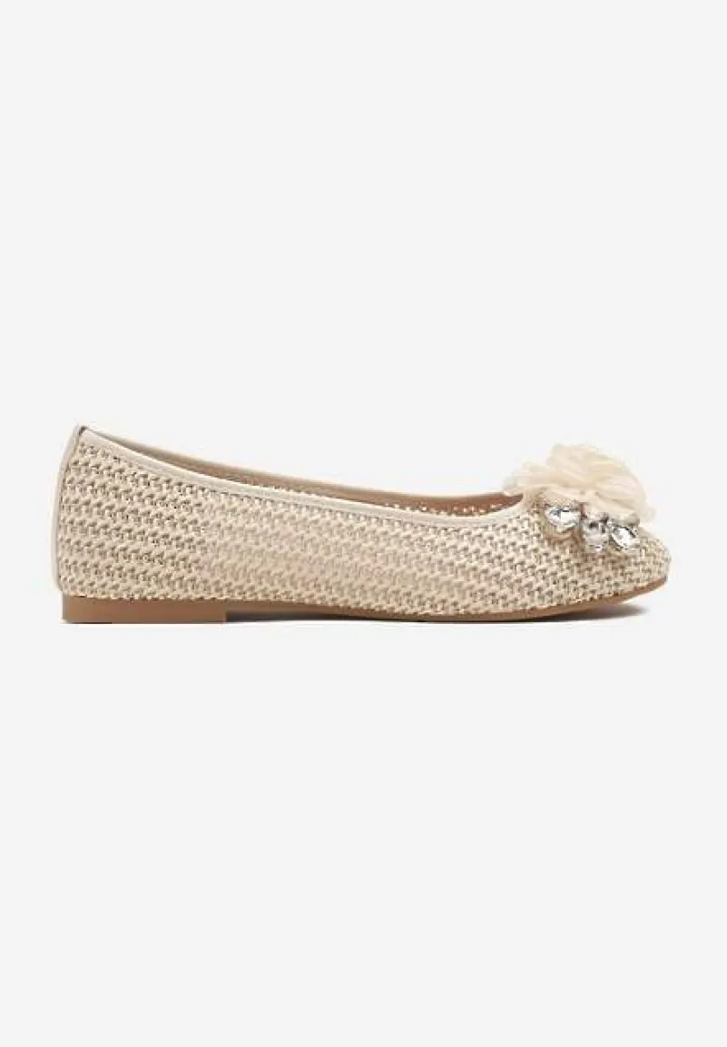 Beżowe Balerinki z Szydełkowanymi Zdobieniami Cyrkoniami i Kwiatową Aplikacją Mairalos