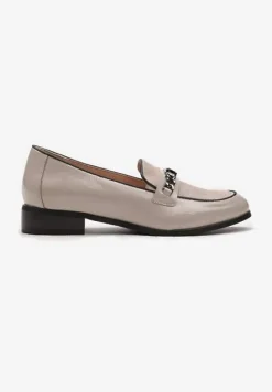 Beżowe Lakierowane Mokasyny w Stylu Loafersów z Klamrą i Skórzaną Wkładką Darnifa