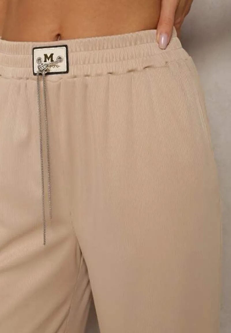 Beżowe Spodnie High Waist o Luźnym Fasonie z Łańcuszkiem przy Pasie Ustar