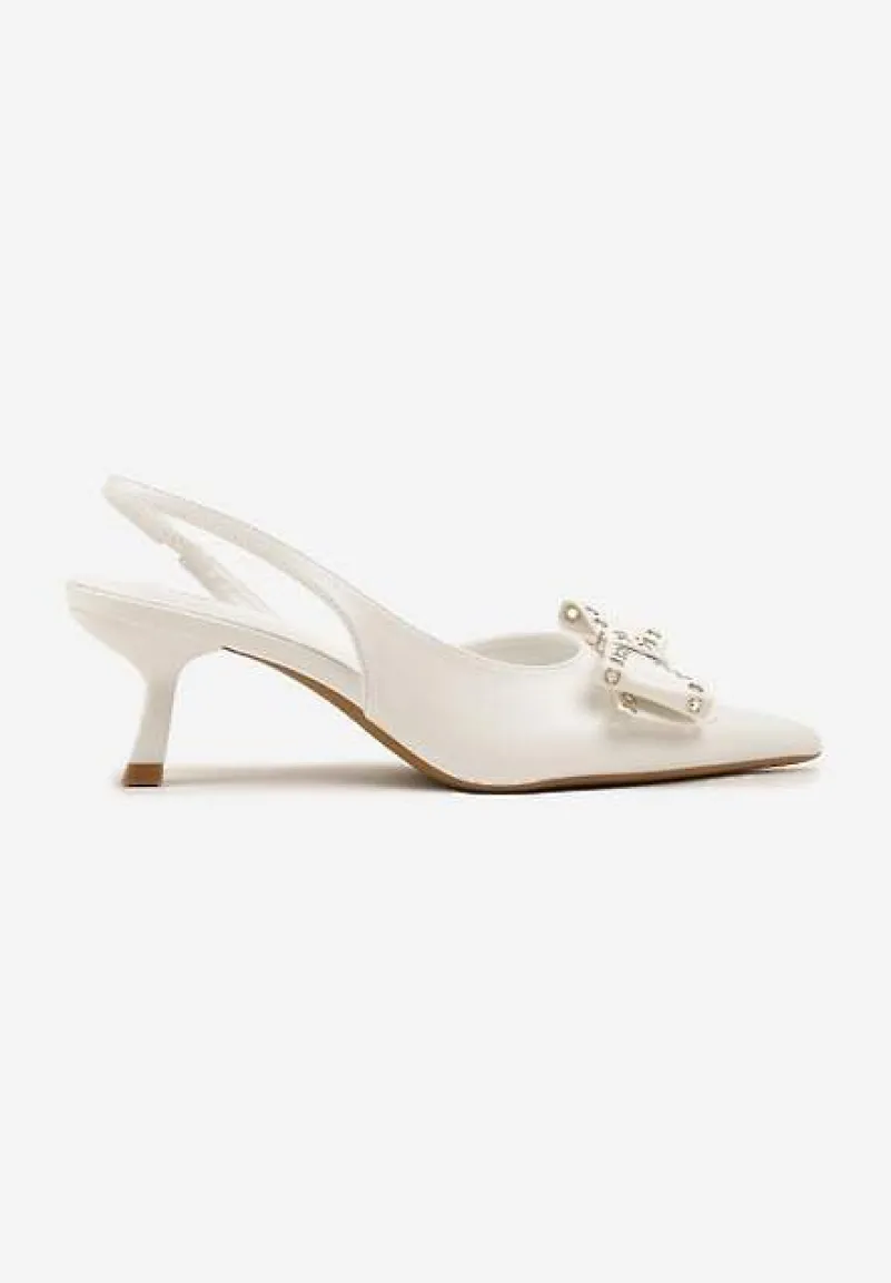 Białe Sandały Vices na Kaczuszce Slingback z Kokardą i Nitami Fennadia