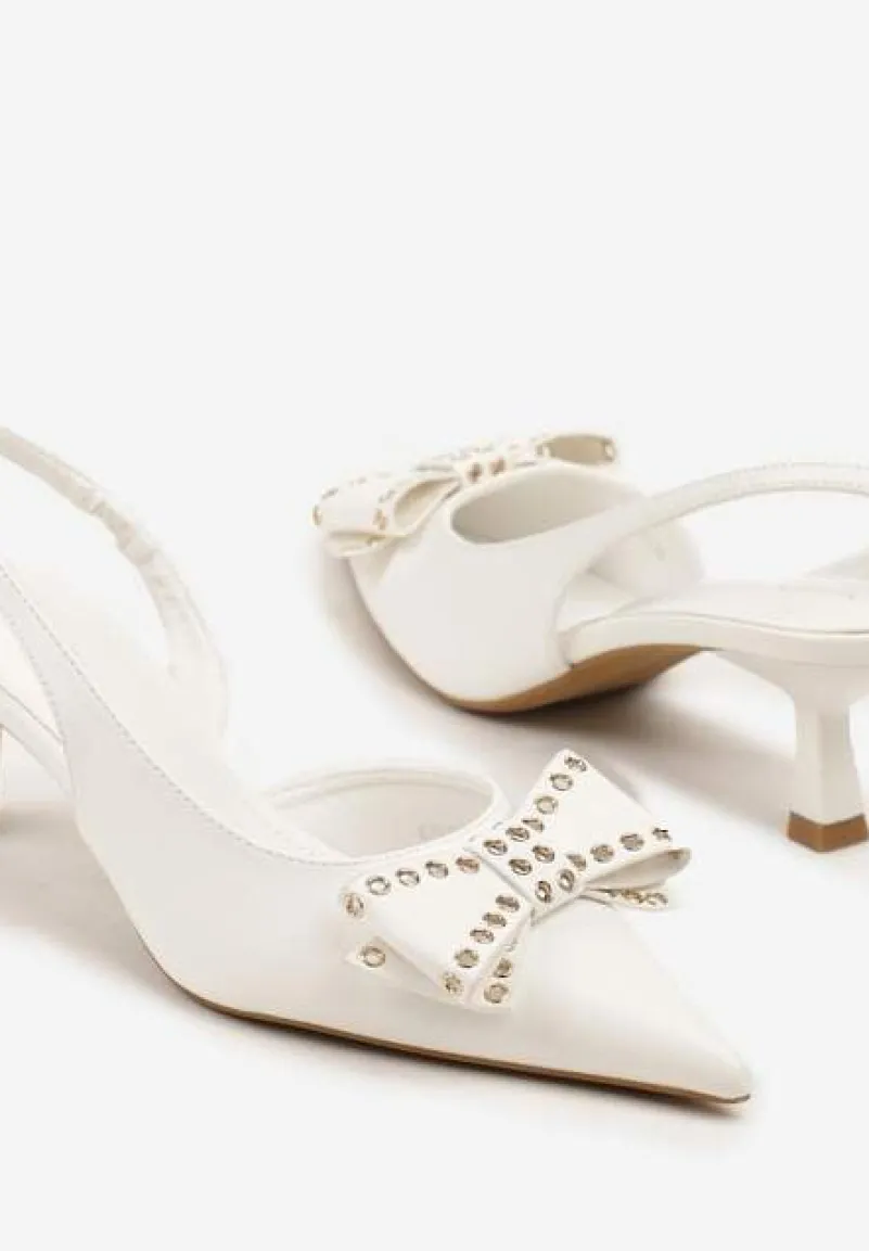 Białe Sandały Vices na Kaczuszce Slingback z Kokardą i Nitami Fennadia