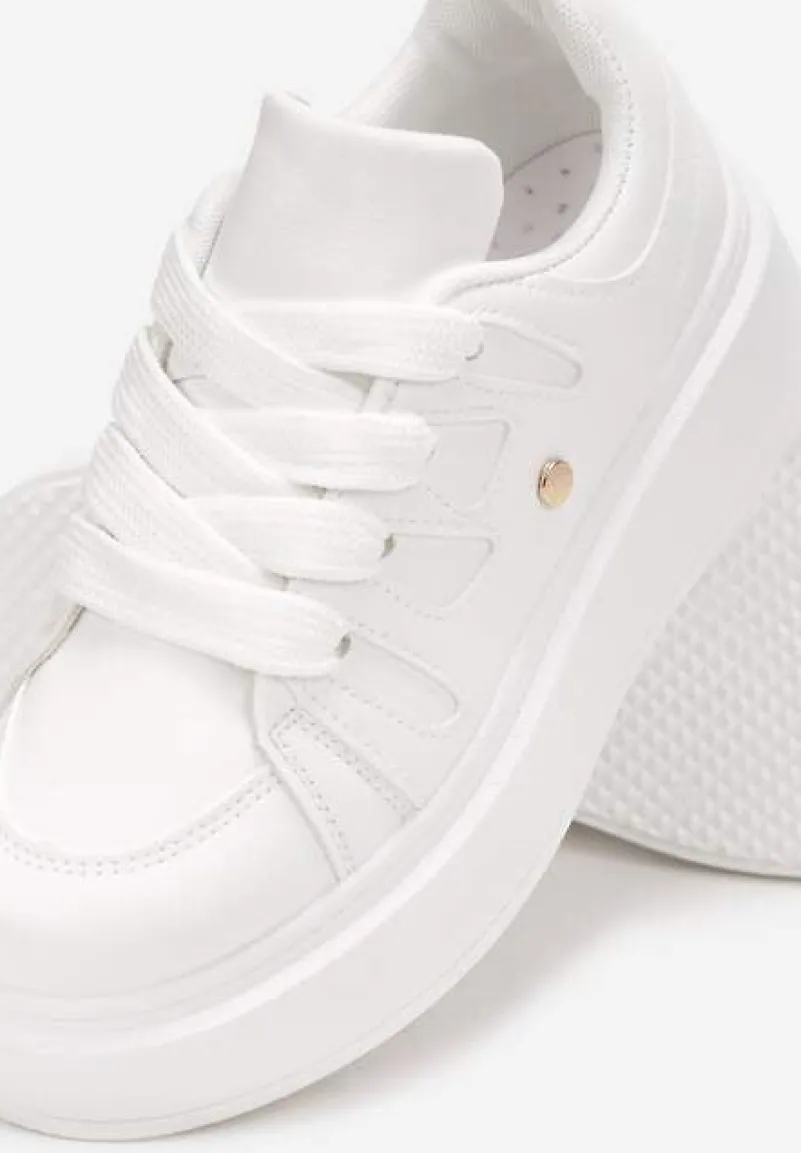 Białe Sneakersy na Grubej Podeszwie z Przeszyciami i Perforacją Amela