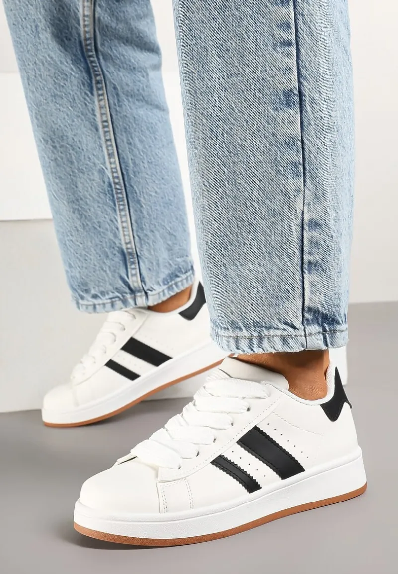 Białe Sneakersy na Niskiej Platformie z Naszywkami Flordexia