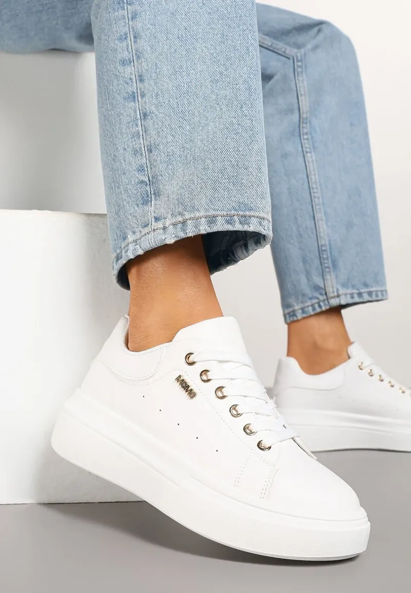 Białe Sneakersy na Niskim Koturnie Zdobione Metalicznymi Wstawkami Alirisa