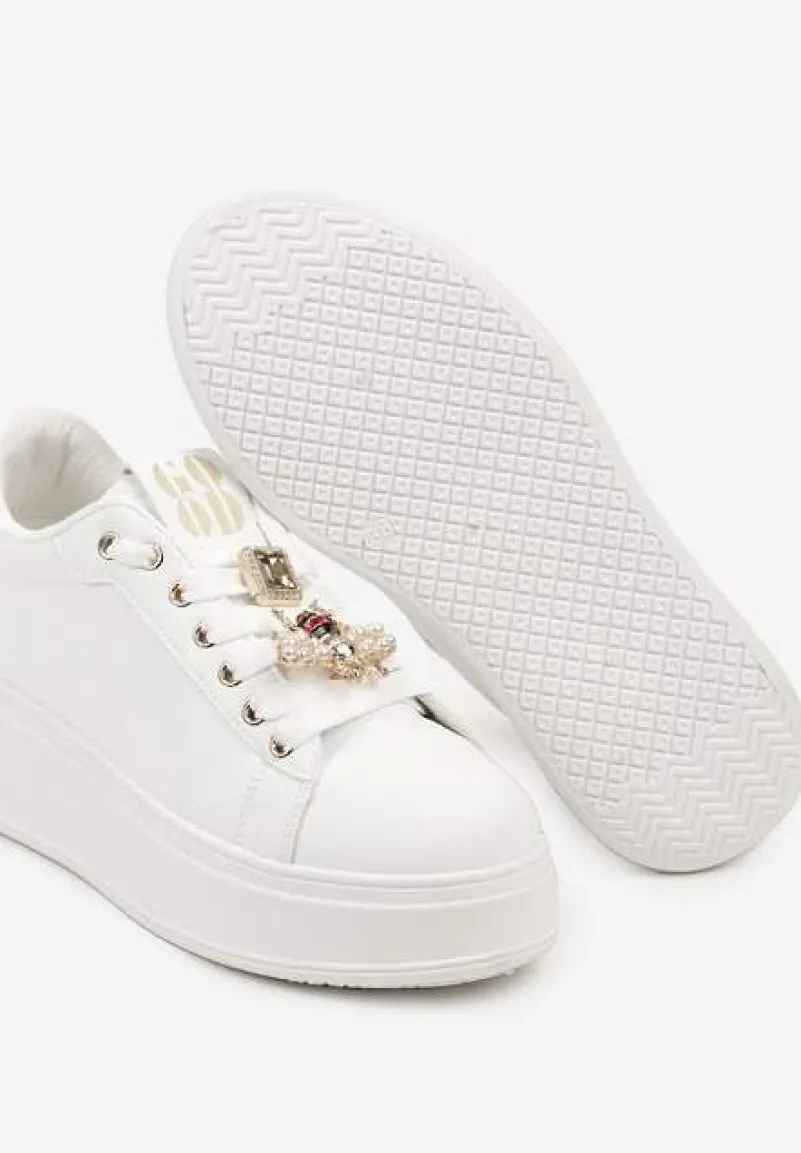 Białe Sneakersy na Płaskiej Podeszwie Ozdobione Cyrkoniami i Aplikacją 3D Vlisora