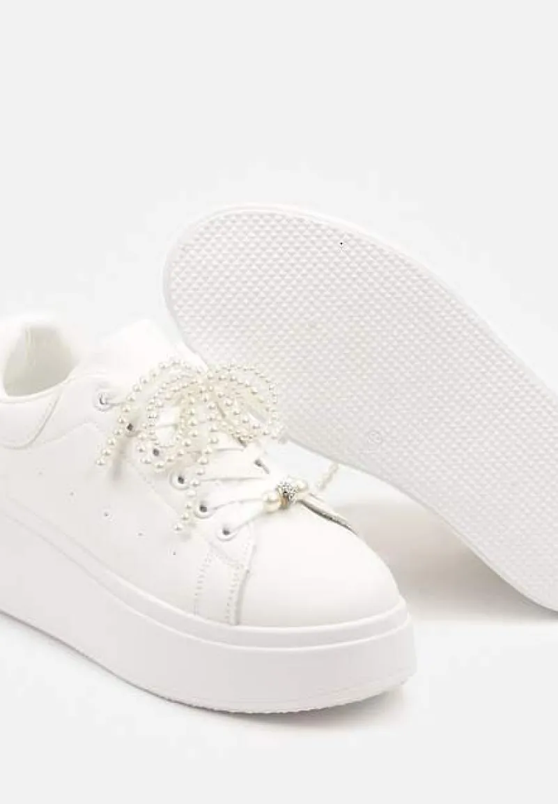 Białe Sneakersy na Platformie z Perełkami i Metalowymi Kuleczkami Selavia
