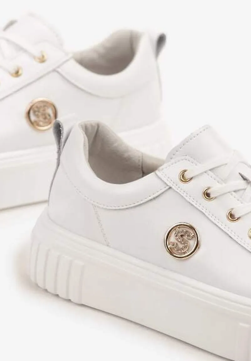 Białe Sneakersy na Platformie ze Skóry Naturalnej z Metaliczną Ozdobą Dolennea