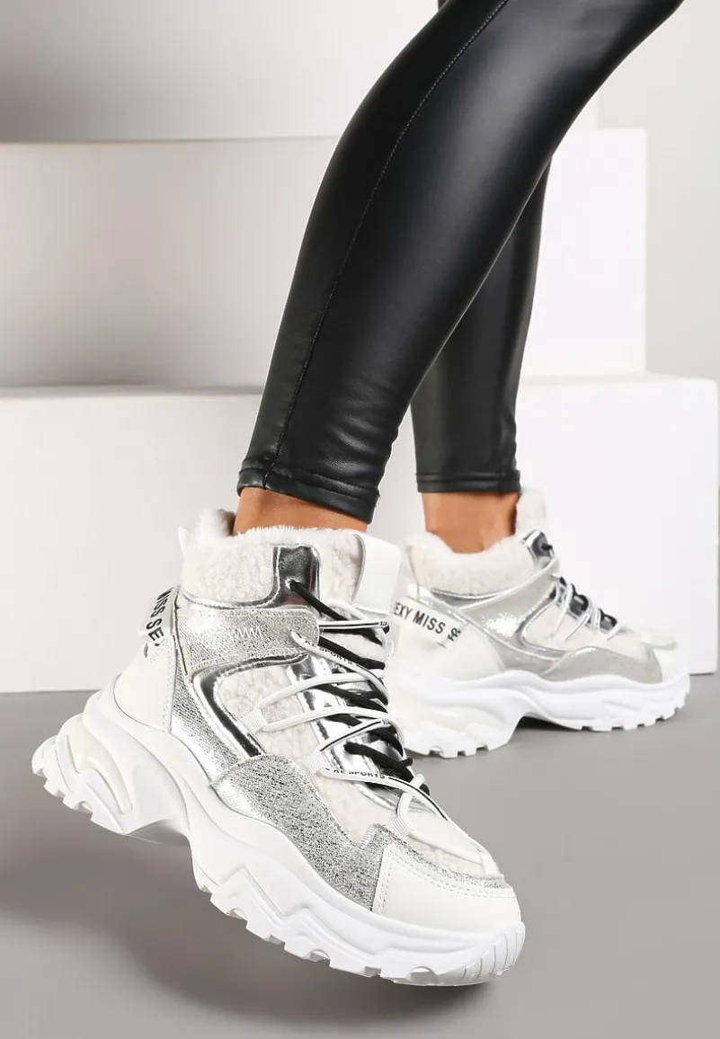 Białe Sneakersy na Platformie Ozdobione Metaliczną Nicią i Futerkiem Volattia