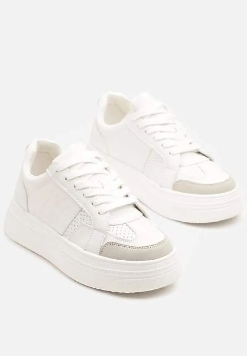 Białe Sneakersy Vices na Platformie z Gwiazdką Fenarra