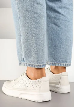 Białe Sneakersy ze Skóry Naturalnej z Perforacją na Niskiej Platformie Melanitia