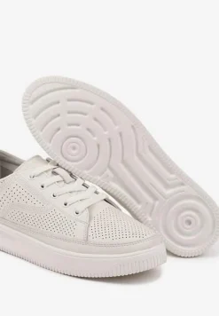 Białe Sneakersy ze Skóry Naturalnej z Perforacją na Niskiej Platformie Melanitia