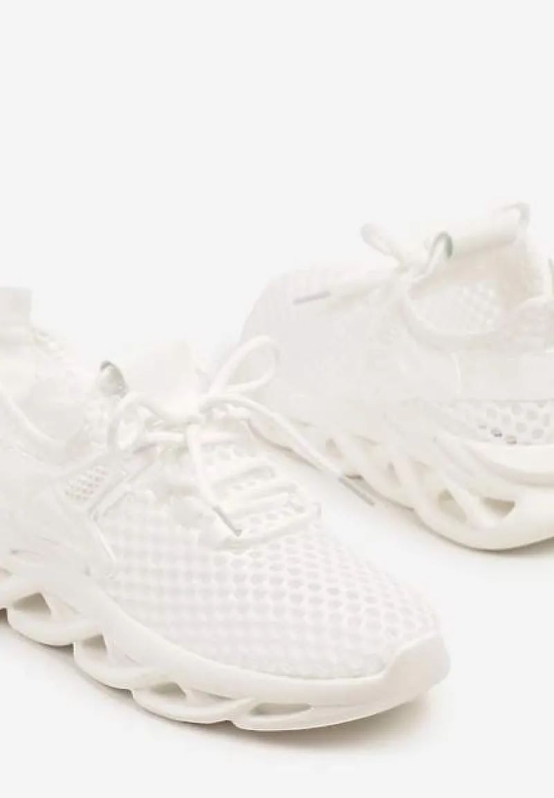 Białe Sneakersy z Siateczki na Piankowej Podeszwie z Wycięciami Sanilova
