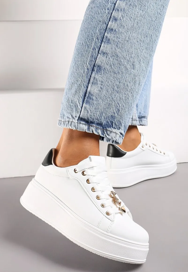 Biało-Czarne Sneakersy na Platformie z Metalowymi Zawieszkami i Cyrkoniami Nioko