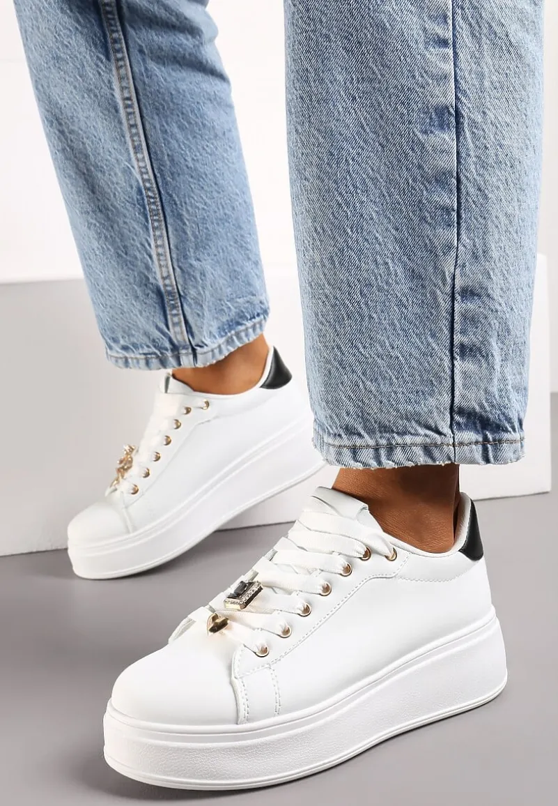 Biało-Czarne Sneakersy na Platformie z Metalowymi Zawieszkami i Cyrkoniami Nioko