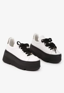 Biało-Czarne Sneakersy Vices na Płaskiej Podeszwie z Metalicznymi Ozdobami i Sznurowaniem Neladith