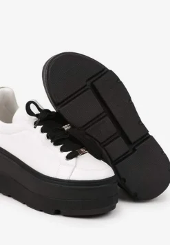 Biało-Czarne Sneakersy Vices na Płaskiej Podeszwie z Metalicznymi Ozdobami i Sznurowaniem Neladith