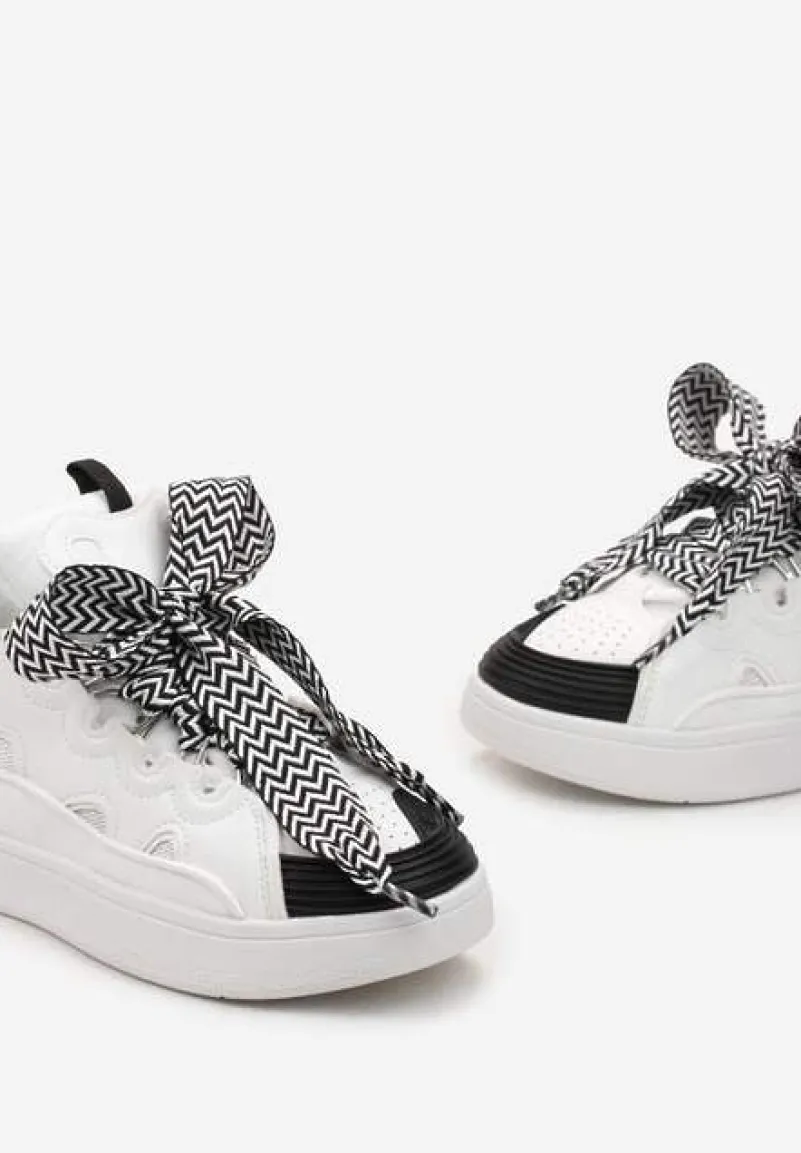 Biało-Czarne Sneakersy z Dekoracyjnym Sznurowaniem i Wstawką na Języku Cristen