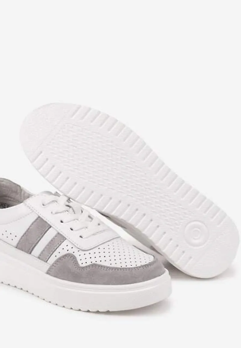 Biało-Szare Płaskie Sneakersy ze Skóry Naturalnej Ozdobione Paskami i Perforacją Floriwa