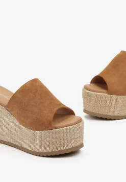 Brązowe Klapki w Stylu Boho na Platformie i Koturnie z Paskiem z Imitacji Zamszu Marinle