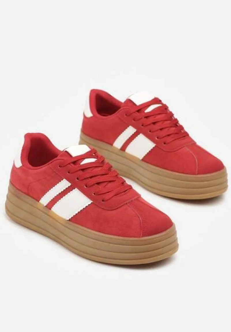 Czerwone Sneakersy Kultowe Tenisówki z Ozdobnymi Paskami Vandell