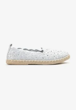 Jasnoniebieskie Plecione Espadryle Vices z Kwiatowym Motywem z Ażurowymi Wycięciami Honavia