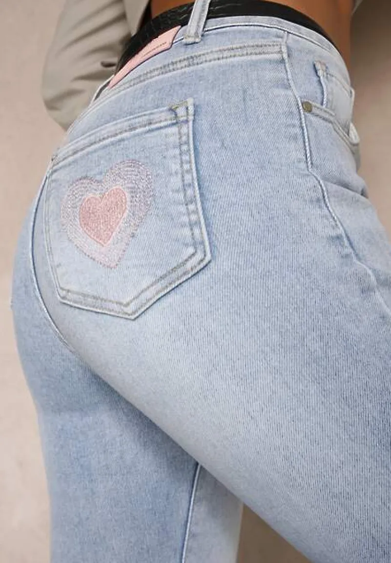 Niebieskie Jeansy o Kroju Slim High Waist Zdobione Haftem w Kształcie Serca Araniah