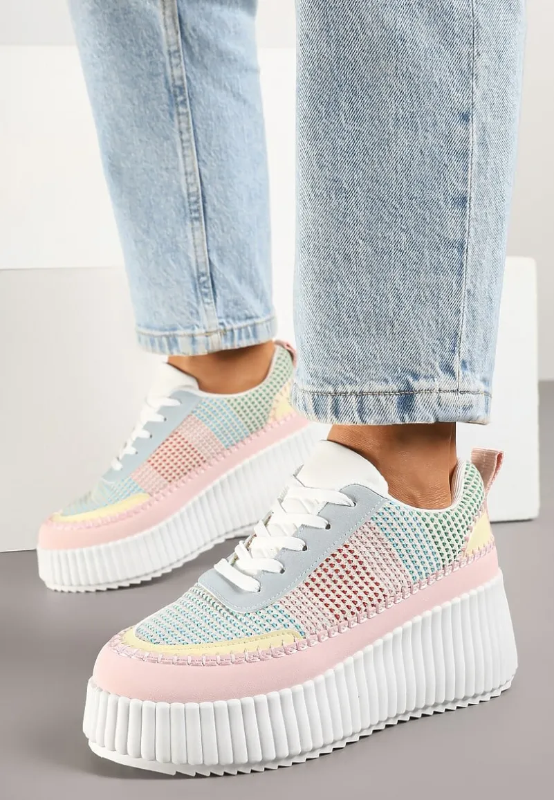 Różowo-Niebieskie Sneakersy na Tłoczonej Platformie z Ozdobnymi Przeszyciami Faloviela
