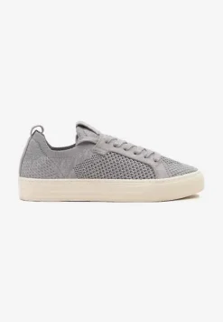 Srebrne Siateczkowe Sneakersy Ozdobione Metaliczną Nicią Nimiarene