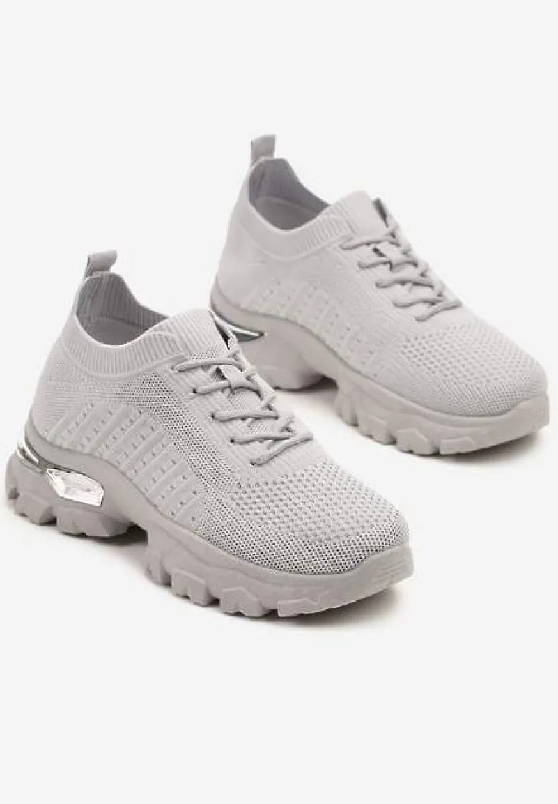 Szare Buty Sportowe Sneakersy z Siateczki na Tłoczonej Podeszwie Zdobionej Aplikacją Neltewia