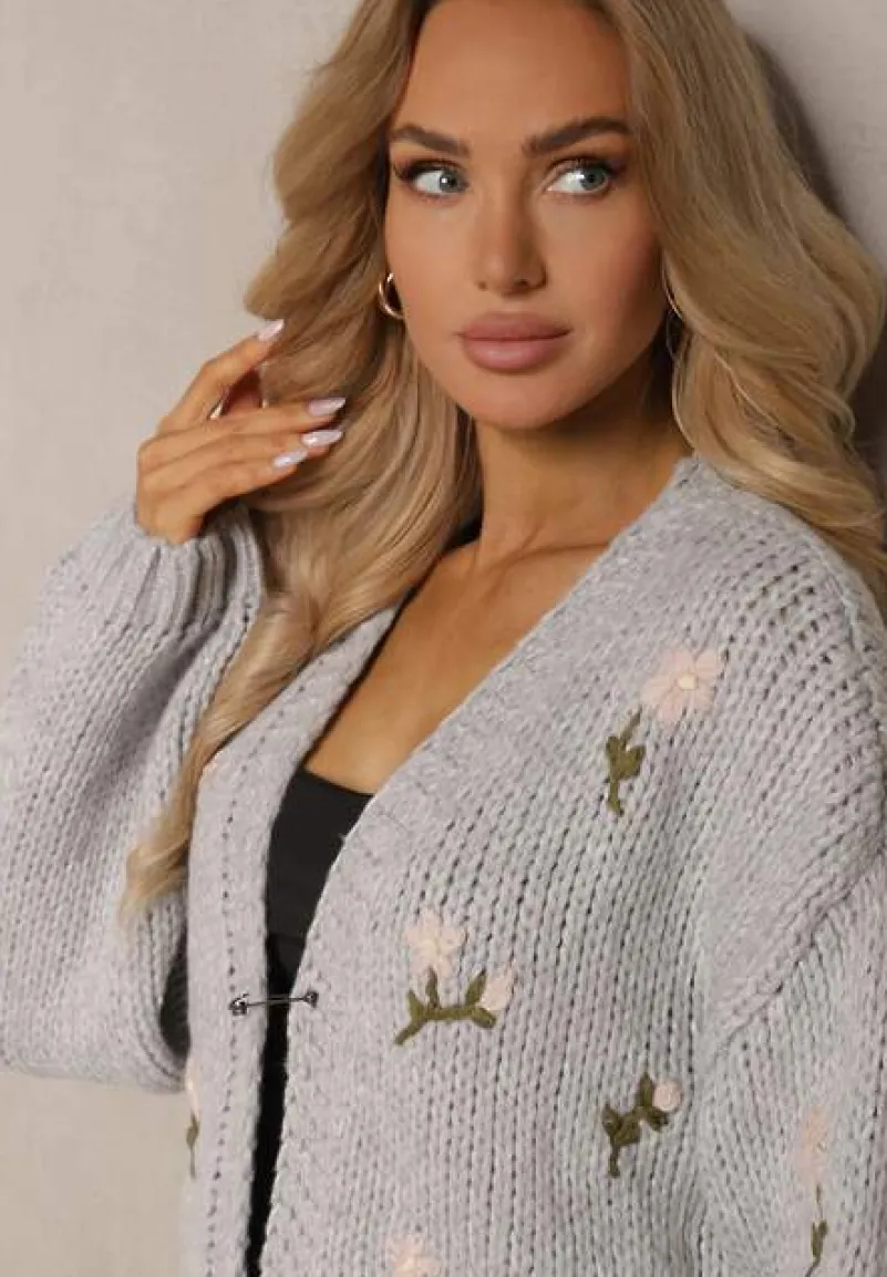 Szary Kardigan w Kwiatowe Aplikacje z Zapięciem na Elegancką Agrafkę Patista